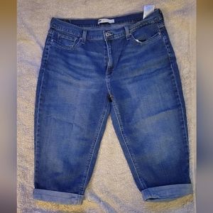 Women's Levi Cuffed Capris